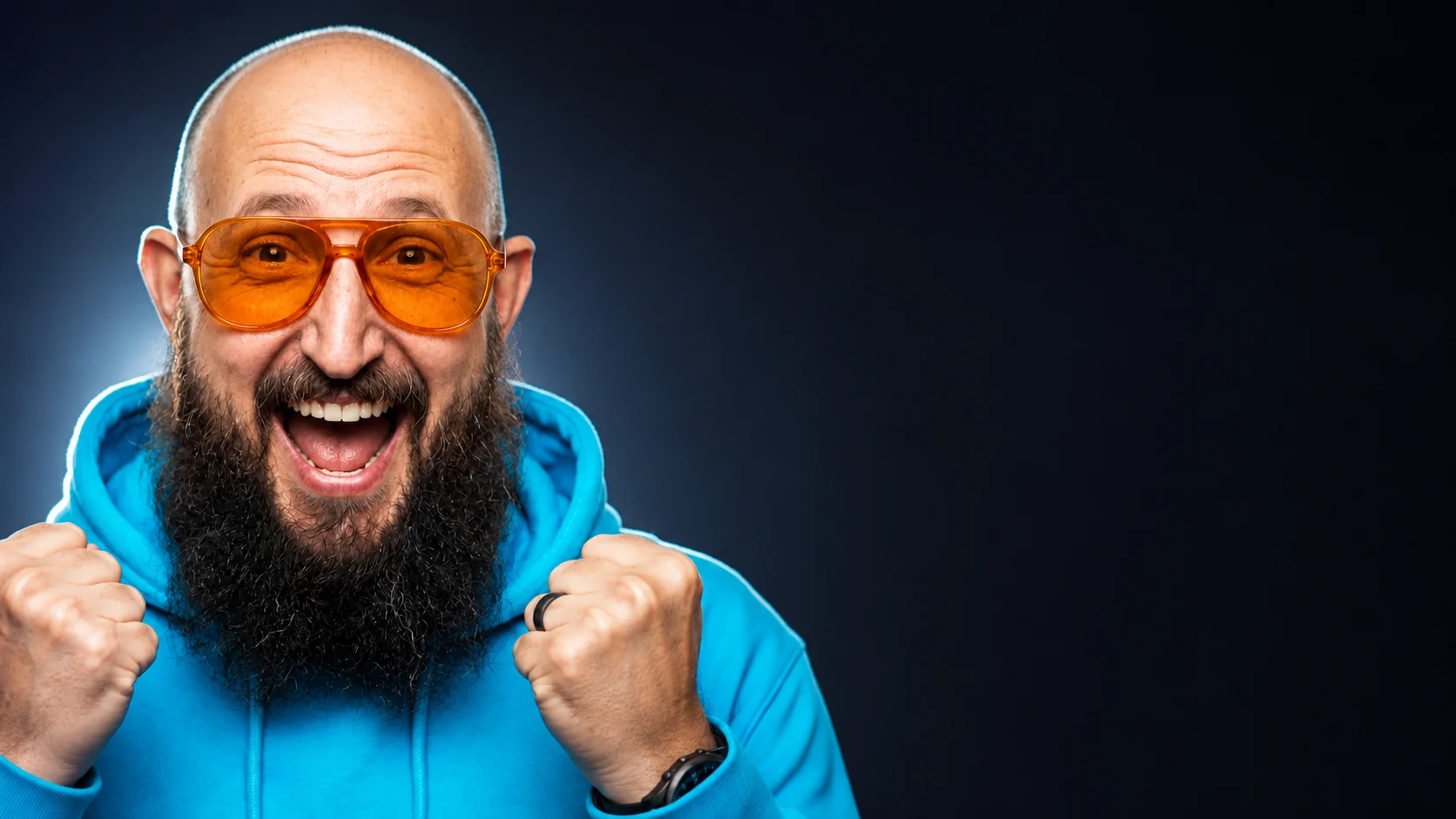 Zielbeispiel der kontrollierten Vorlage: aufgeregtes Thumbnail mit freier dunkler Fläche